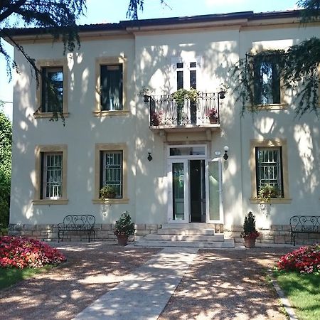 B&B Villa Dei Pini Domegliara Экстерьер фото