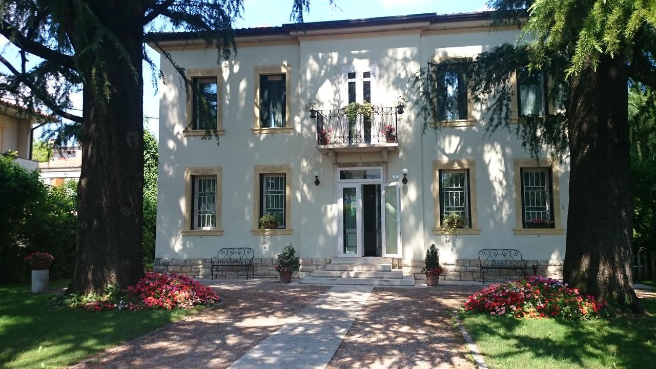 B&B Villa Dei Pini Domegliara Экстерьер фото